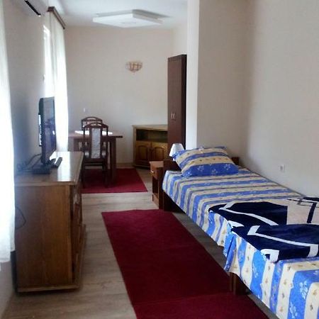 Guest House Green View Pirot Exterior foto