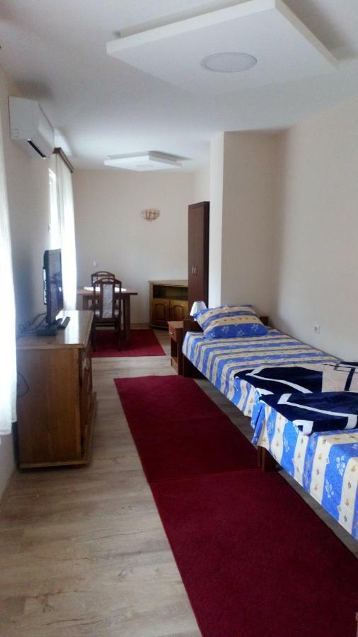 Guest House Green View Pirot Exterior foto