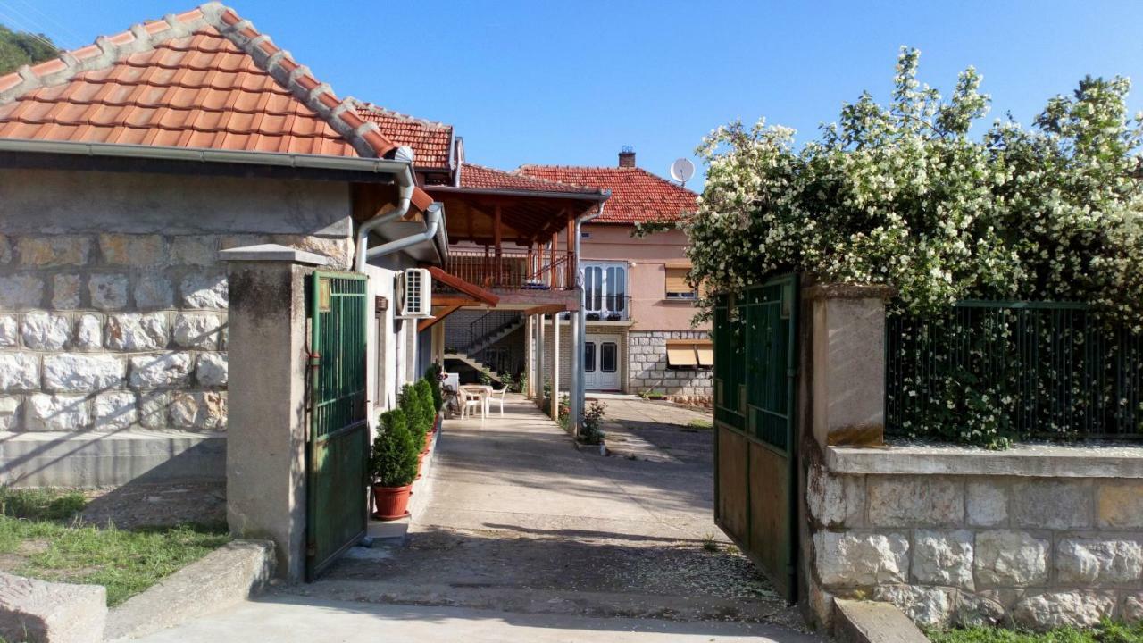 Guest House Green View Pirot Exterior foto
